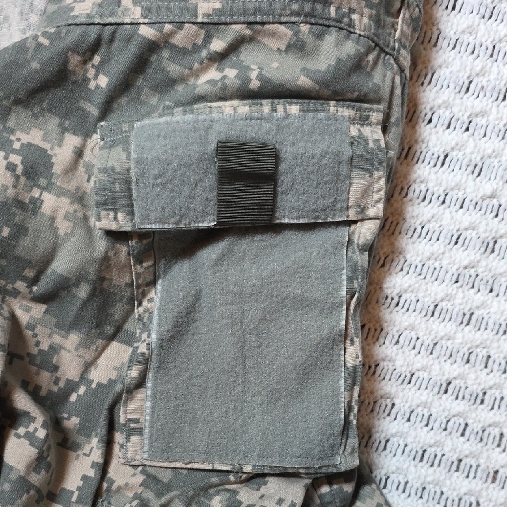 Military Combat Utility Jacket - ACU Digital Camouflage Like New - Picture 4 of 7